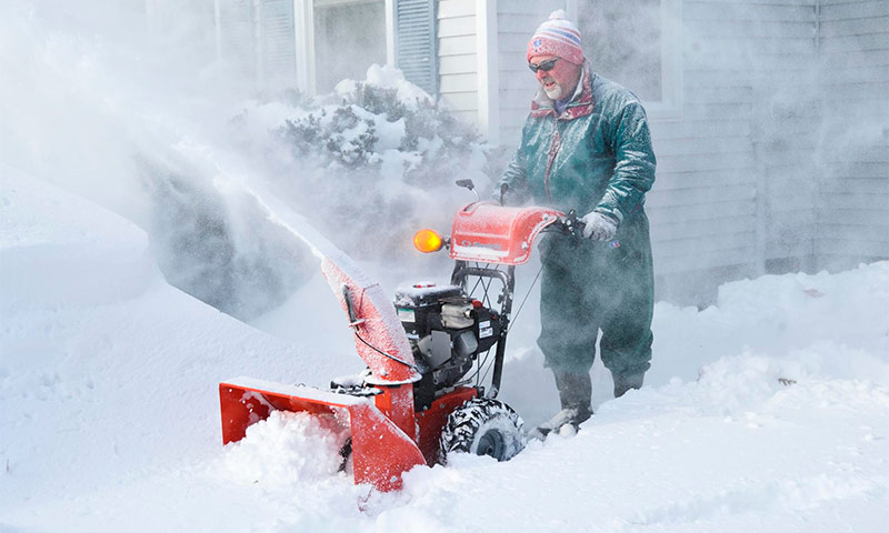 Reliability rating of gas and electric snow blowers based on user reviews