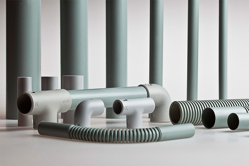 الأنابيب الملساء للكابل