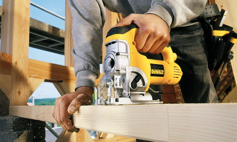 How to use a jigsaw and cut it correctly