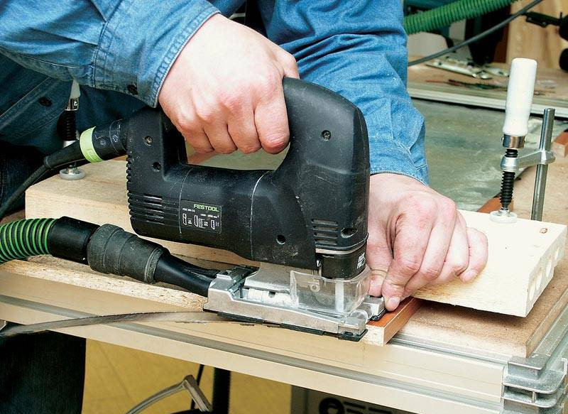 Corte de metal recto