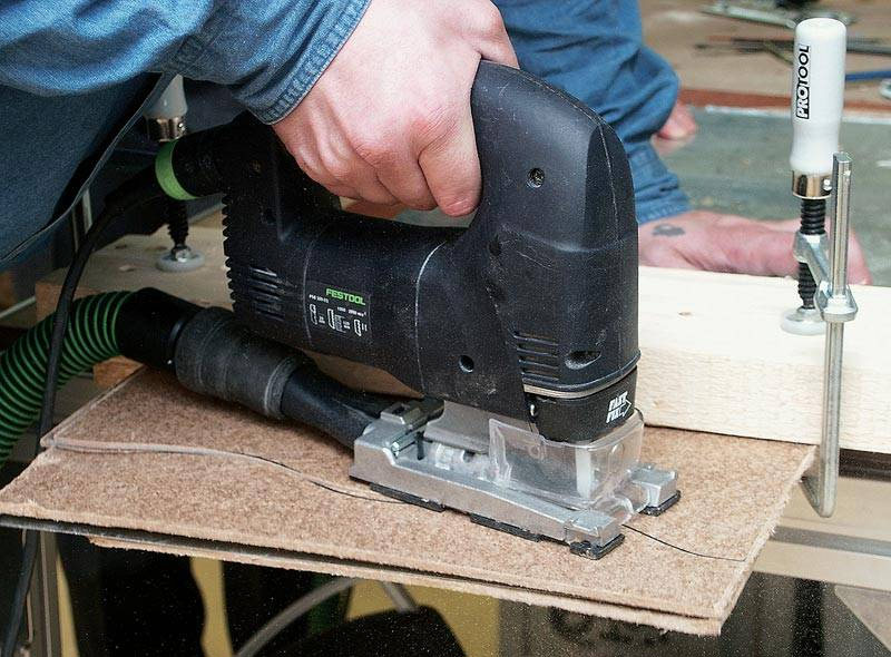 Aserrado de metal curvado