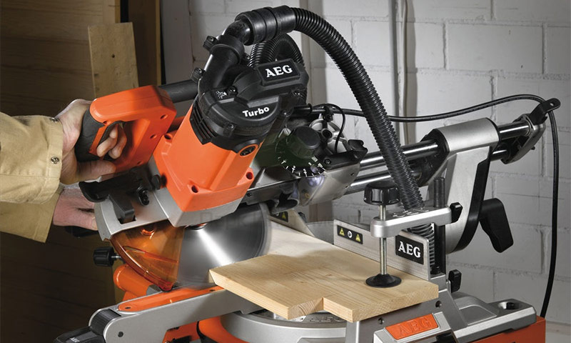 User ratings for miter saws with and without a broach