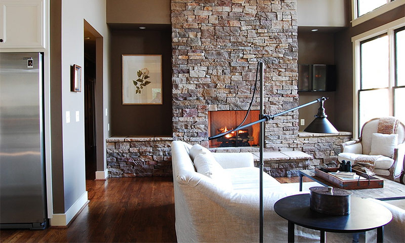 Varieties and ideas for decorating fireplaces in the interior