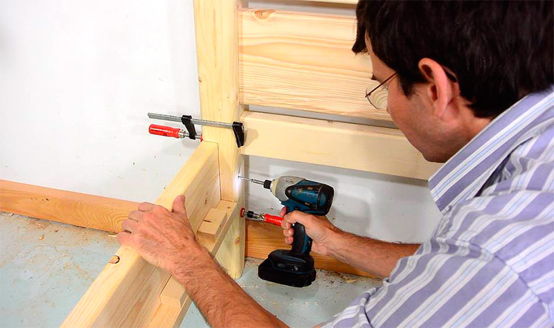 Zij-aan-rug verbinding