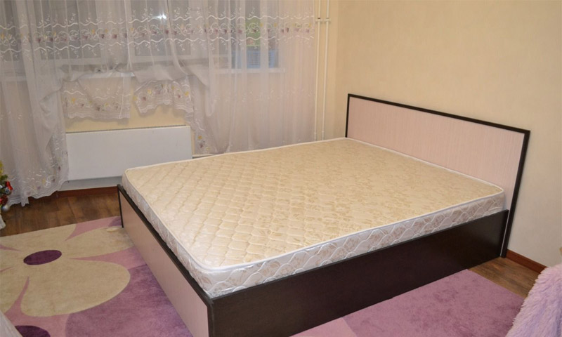 فراش في السرير