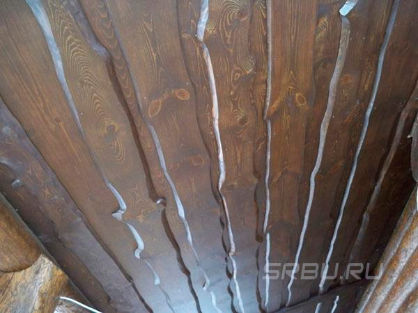 Nici bord bord pe tavan