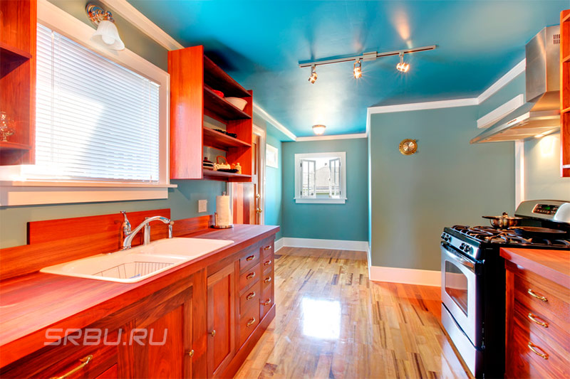 Verf voor het plafond in de keuken