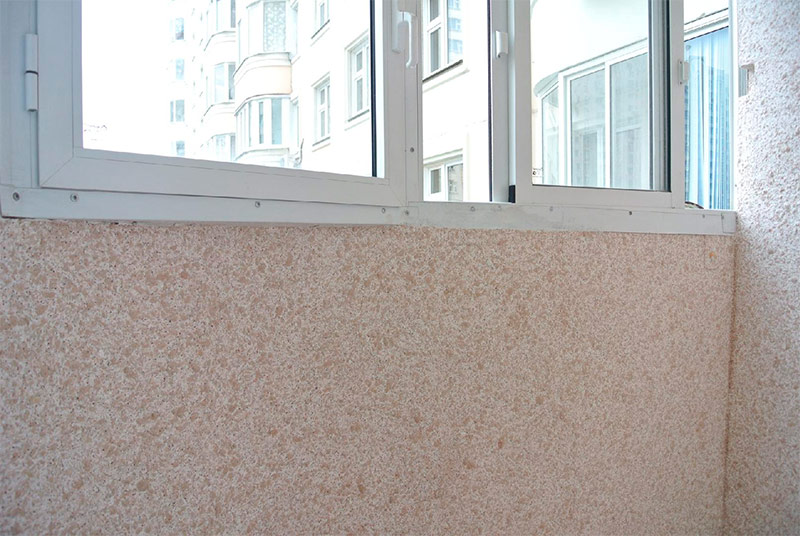 Tapet lichid pe loggia