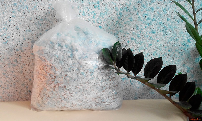 Tapet lichid în ambalaj