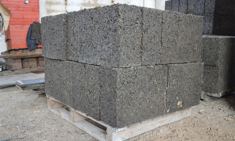 Sawdust-concrete blocks and reviews on their use