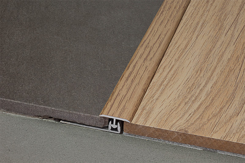 Hidden threshold mount