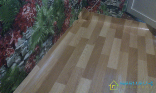 Rotolo di linoleum distribuito