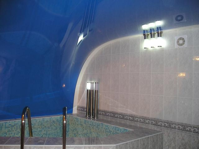 Арочен опънат таван