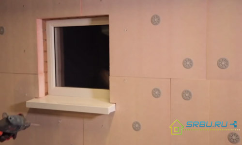 Стената се затопля от експандиран полистирол