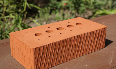 มีฟันผุอยู่ตรงกลาง