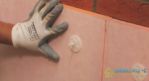 Polistiren expandat pe fațada clădirii