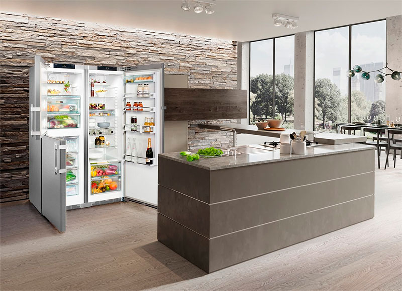 Страничен хладилник с много врати